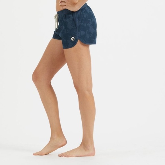 Vuori Women’s Tavi Short - Indigo Palm Small - Picture 6 of 6